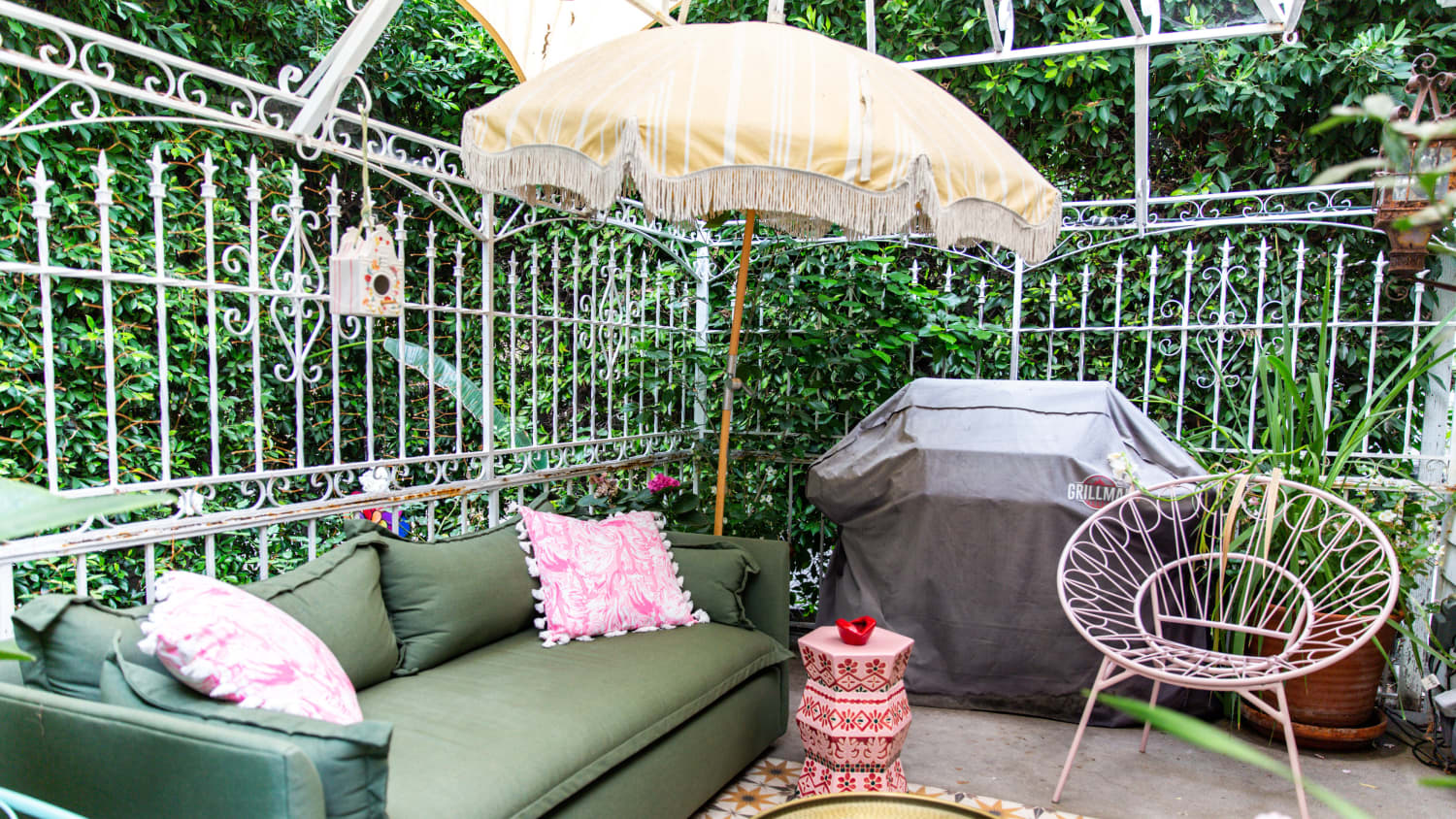 This Patio Umbrella Stand DIY Looks So Gorgeous | Apartment Therapy